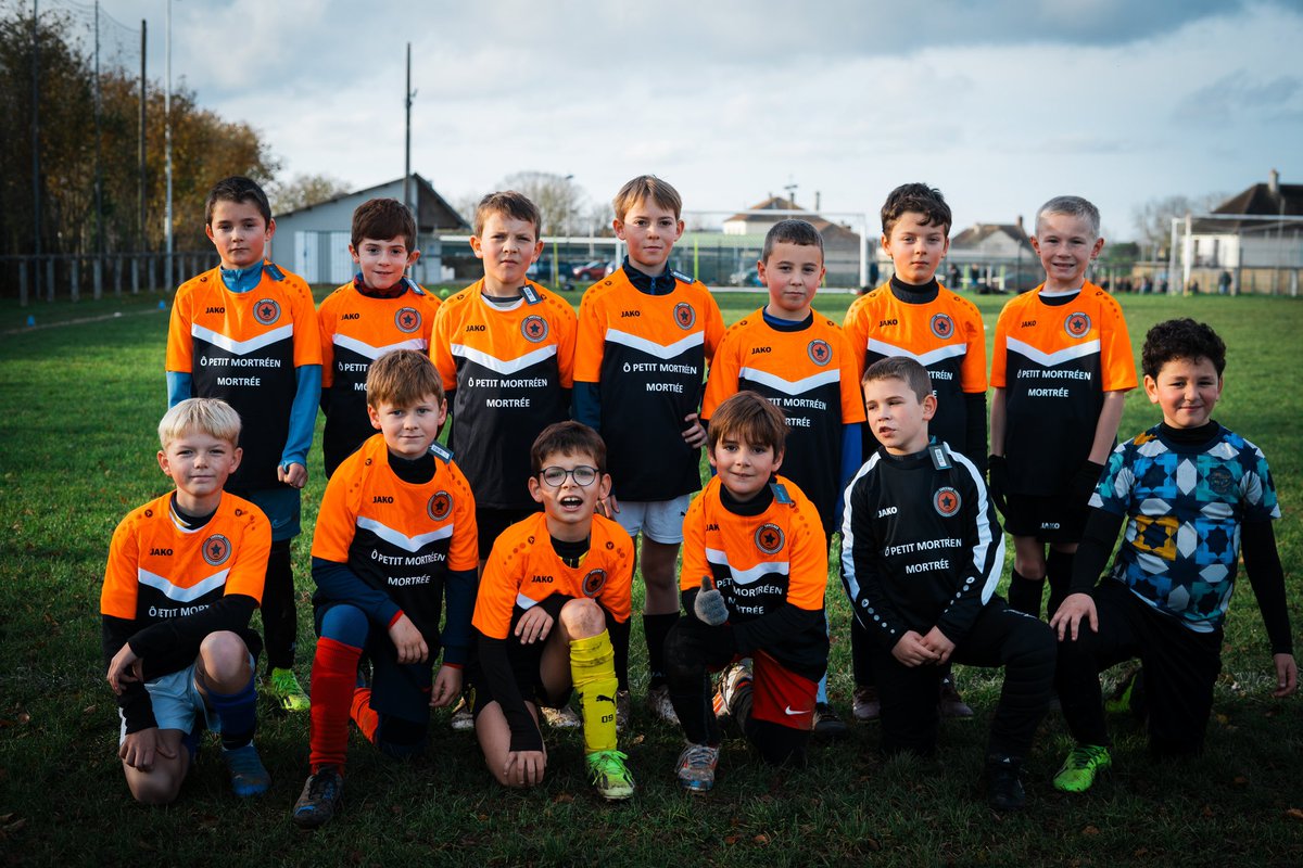 AS_SARCEAUX's tweet photo. ✨ Hier, nos U11 ont eu la joie de recevoir leur tout nouveau jeu de maillots.
🙏 Un immense merci à Ô Petit Mortréen pour leur précieux soutien.
💪 Merci infiniment pour votre générosité ! Nos U11 porteront fièrement ces maillots sur le terrain.
#GoTangos https://t.co/v0ivPob3Fe