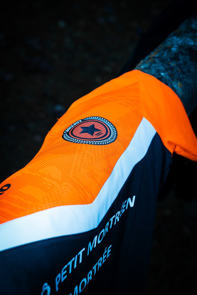 AS_SARCEAUX's tweet photo. ✨ Hier, nos U11 ont eu la joie de recevoir leur tout nouveau jeu de maillots.
🙏 Un immense merci à Ô Petit Mortréen pour leur précieux soutien.
💪 Merci infiniment pour votre générosité ! Nos U11 porteront fièrement ces maillots sur le terrain.
#GoTangos https://t.co/v0ivPob3Fe