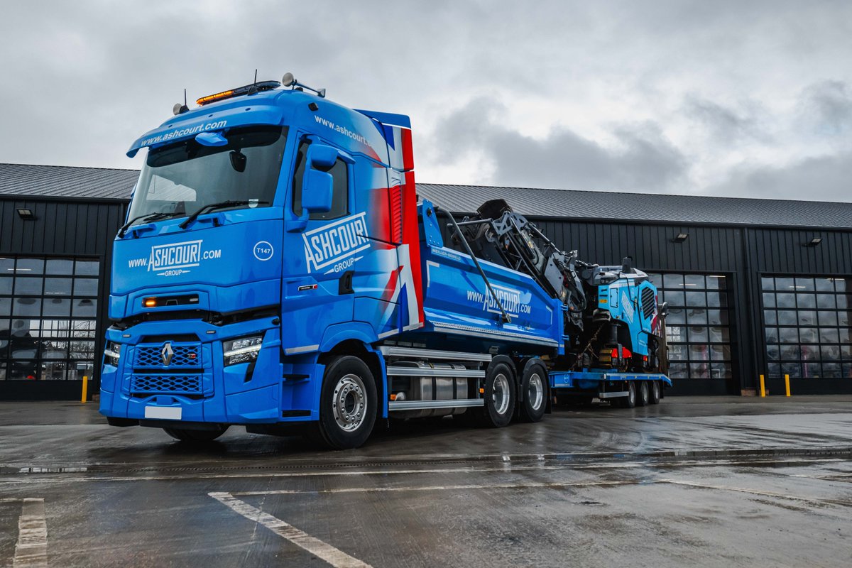 ThompCommLtd's tweet photo. 🚛💨 Ready to conquer the roads with power and precision in that stunning The Ashcourt Group blue💙– the T High 480 Turbo compound, Rigid and drawbar, is all set for the journey ahead!🌟
#TheAshcourtGroup #THigh480 #TruckLife #HeavyDuty #TransportIndustry #Thompsons https://t.co/28fHUm7b9I