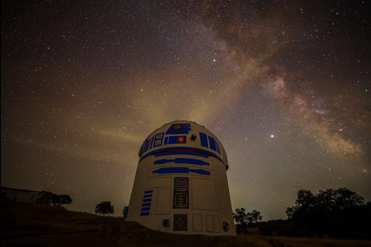 🌌🔭 Good Practice 14: Entre Encinas y Estrellas 🇪🇸

It invites you to explore the universe with its innovative astronomical complex, the largest in Europe for remote telescope management ✨

Discover more:  lookupthesky.eu/library/

#LookUPproject