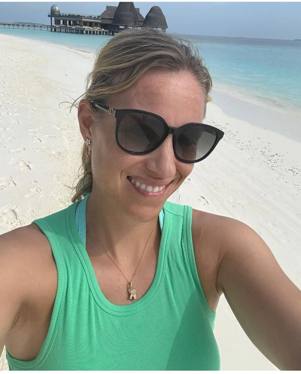 . <a href="/AngeliqueKerber/">Angelique Kerber</a> having a great time in Paradise 😍