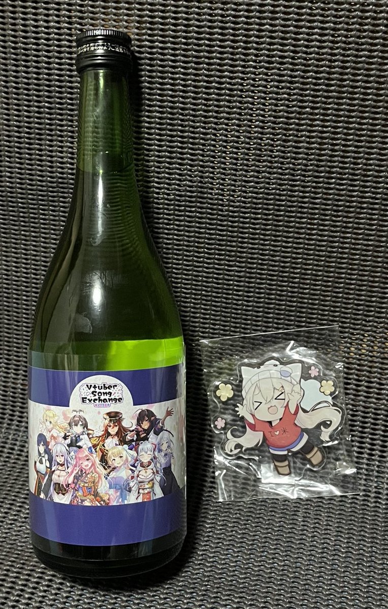 eeP6MomRSNMTs6q's tweet photo. みたまさん、3本目開けるよ!!🌸
#VTSE https://t.co/vT4ZAEpygB