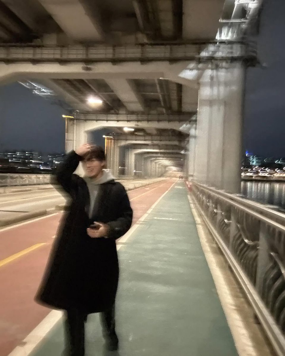heartinsani's tweet photo. i 💗 blurry boyfriend san pics https://t.co/QYPNQm2vNU