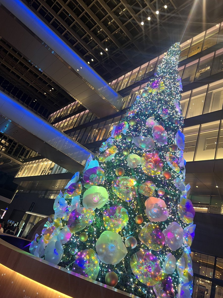 yoshi__5's tweet photo. 今年もオシャなイルミ、ありがとう。 https://t.co/Ovk2KbnnY1