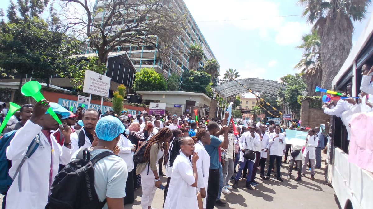 Kivutss's tweet photo. These are the meek hardworking students you studied with,they went to medical school for 5-7 years, their internship that would determine licensure was delayed by two years, they were finally posted and have now yet to be paid for four months...ni haki kweli ?
#PayMedicalInterns https://t.co/YiS0yjDBbW