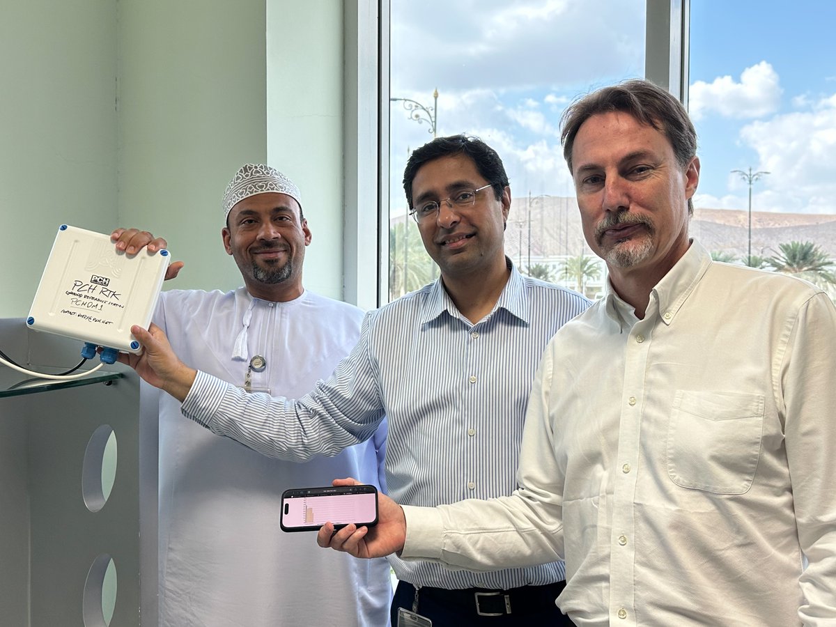 PCHglobal's tweet image. Thank you @Omantel for supporting the installation of the Real-Time Kinematic (RTK) node at KOM1. This is a key step in advancing high-precision positioning technologies. Your commitment drives the success of these initiatives!🙏📍 #RTK #PrecisionPositioning #Muscat #Oman