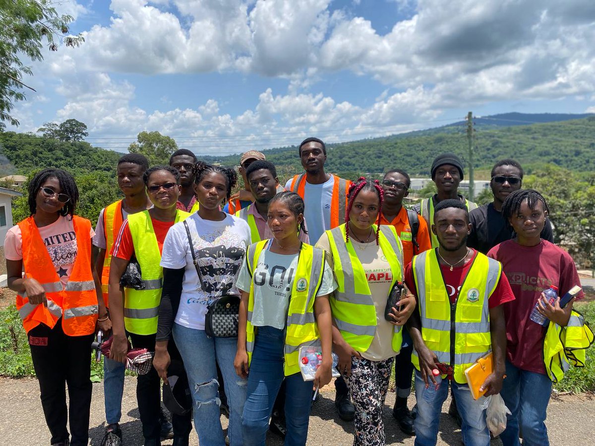 jonathan_a32's tweet photo. Somewhere on the mountains with course mates who became family😂💯
#Decemberchallenge
#Decembervibes https://t.co/wCfTcMjIOj