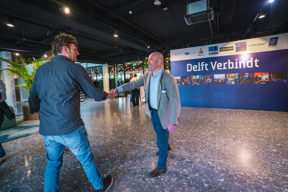 Van wie krijgt u altijd een hand bij de entree van <a href="/DelftVerbindt/">Delft Verbindt</a>? Een van de bestuursleden is <a href="/GuidoBindels/">Guido Bindels</a> van <a href="/Werkse/">Werkse!</a>! en we stelde hem een aantal vragen over zijn betrokkenheid:
linkedin.com/feed/update/ur…