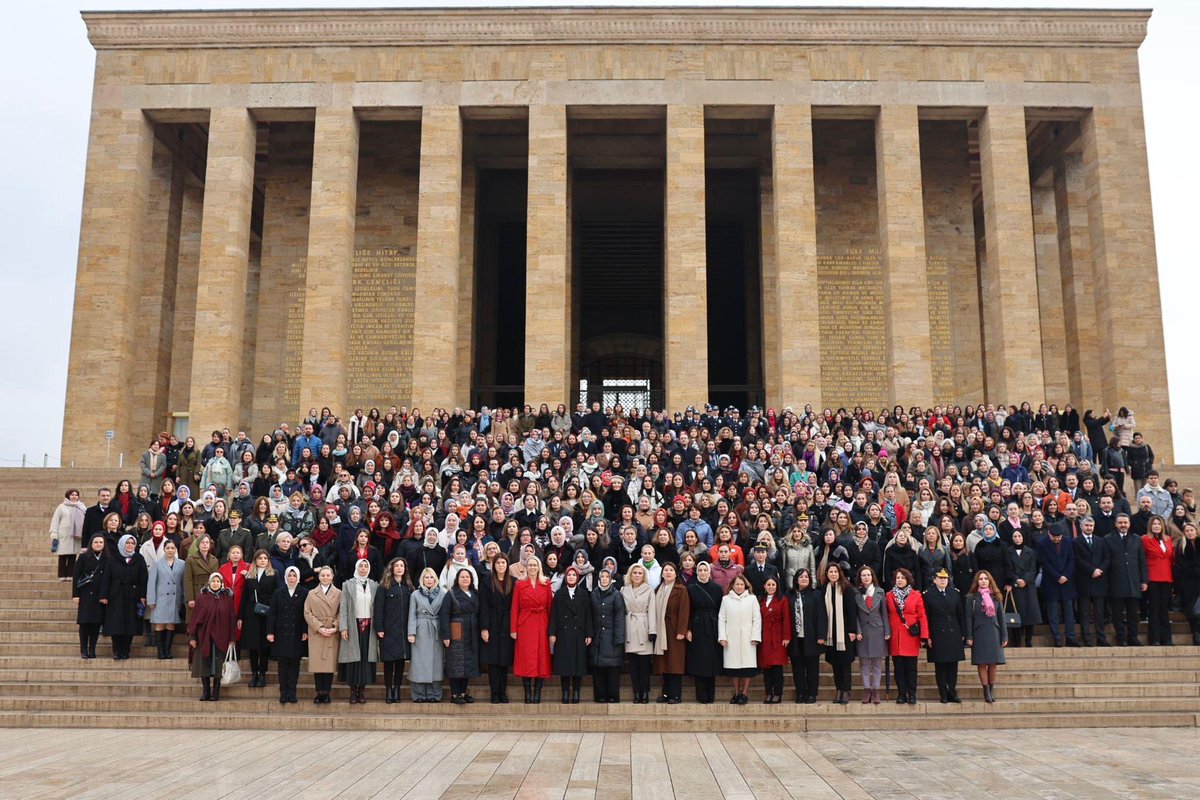 DilekBuyukdag's tweet photo. 📍Anıtkabir

Türk Kadınına Seçme ve Seçilme Hakkının Yıl Dönümü ve Dünya Kadın Hakları Günü vesilesiyle @tcailesosyal Bakanımız Sn @MahinurOzdemir öncülüğünde kadın milletvekillerimiz ve seçilmiş başarılı kadınlarımızla Gazi Mustafa Kemal Atatürk’ü Anıtkabir’de ziyaret ettik.🇹🇷 https://t.co/hdPIYIP7iL