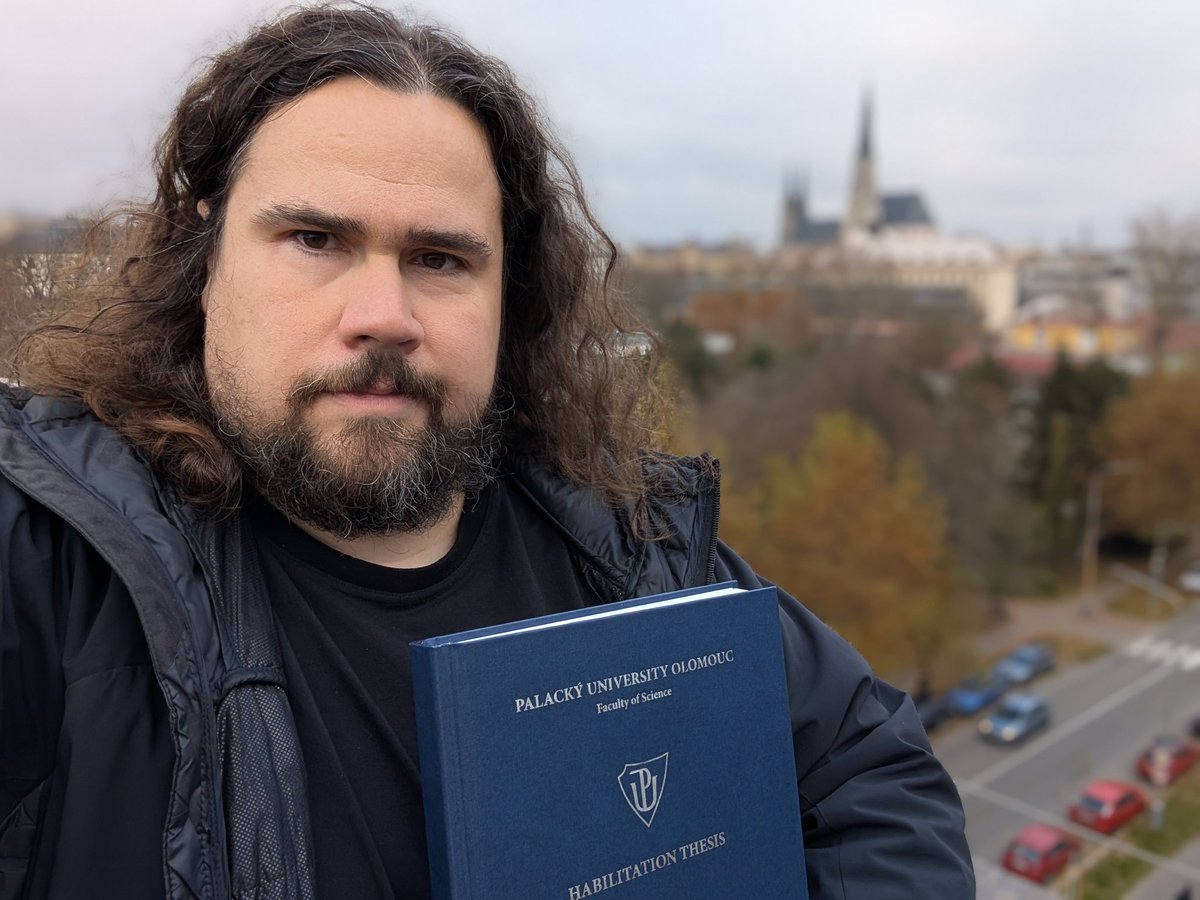 "Vážený pane doktore, Vědecká rada PřF UP na svém včerejším zasedání schválila návrh komise pro Vaše habilitační řízení"