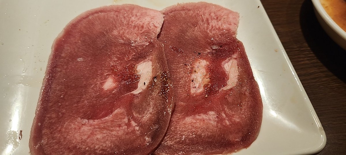 今日は月一のワンカルビ!
こっちが氷ってカリカリの塩タン 