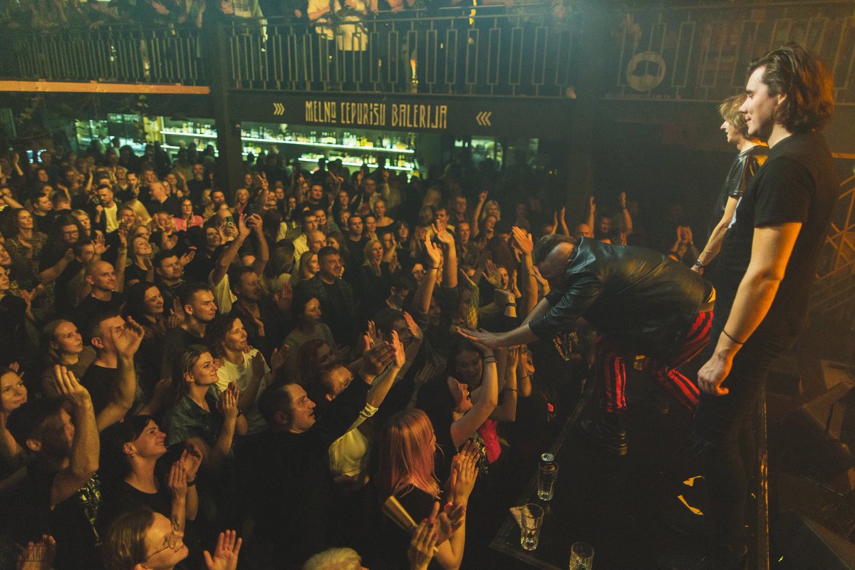 Viens no gada jaudīgākajiem koncertiem.. Varbūt tāpēc, ka setlisti izvēlējās fani? Vai tāpēc, ka jūsu un mūsu izvēles sakrita? Jelgava, Balerija, PALDIES!!!! Atkārtot? Protams. Slampes Kultūras pils 27.12. ir Vilka nākamā pietura (Bildes Santis Zībergs)