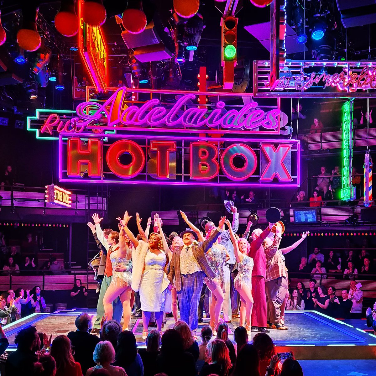 So much fun at Guys and Dolls at the Bridge Theatre!! Congratulations everyone involved! <a href="/_bridgetheatre/">Bridge Theatre</a>
#guysanddolls #london #bridgetheatre #theatre #musical