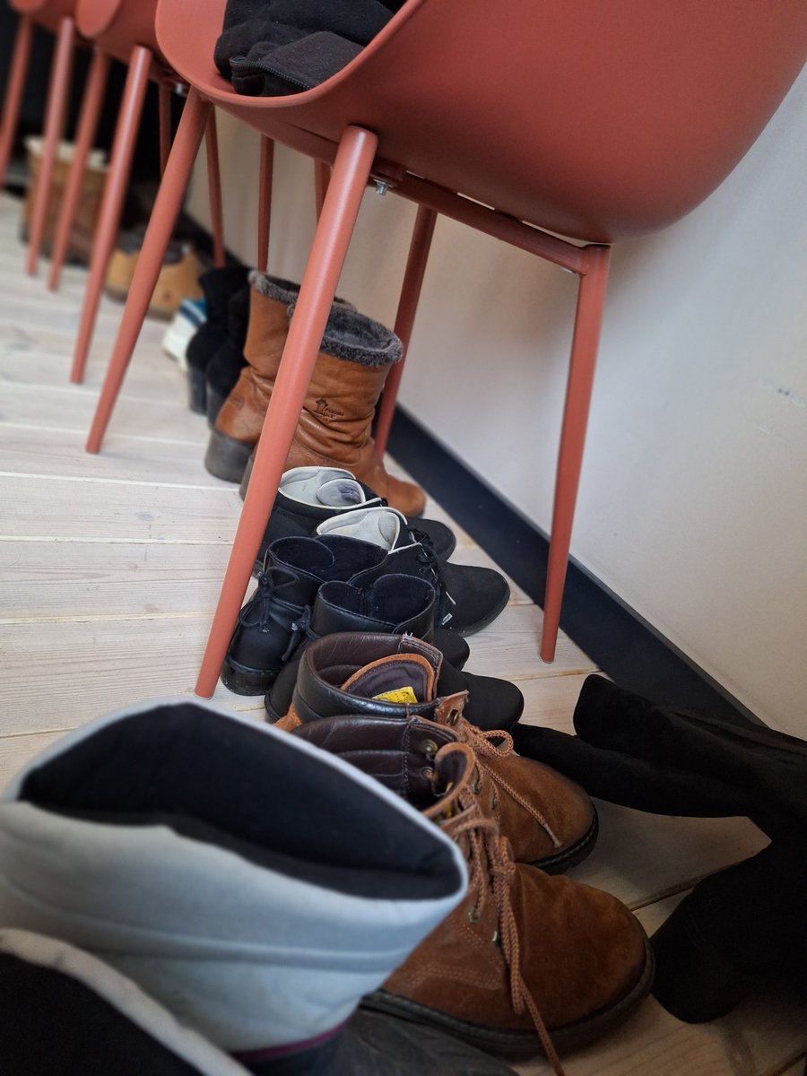 De schoen is gezet! Today the ISAE Benelux region gets together at the Epic Alpaca Farm in Belgium! Of course we have pepernoten to munch on during good discussions on a good life for all animals. <a href="/BeneluxIsae/">ISAE Benelux</a> <a href="/appliedethology/">ISAE</a>