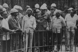 CubaCubacons's tweet photo. Y como no felicitar este 5 de diciembre al constructor mayor de nuestra obra de mejoramiento humano, el Comandante en Jefe de la Revolución Cubana. 
#DesdeLosCimientosConstruimos #RevolucionEsConstruir #ConstruyendoElFuturo https://t.co/0e2Pm715sK
