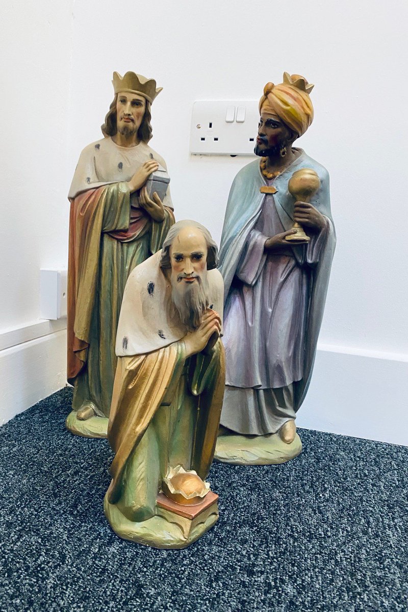 stdavidscoll's tweet image. The Wise Men have begun their journey to the Nativity scene in the Chapel... #WiseMenWatch

Mae&apos;r Doethion wedi cychwyn ar eu taith i olygfa&apos;r Geni yn y Capel...