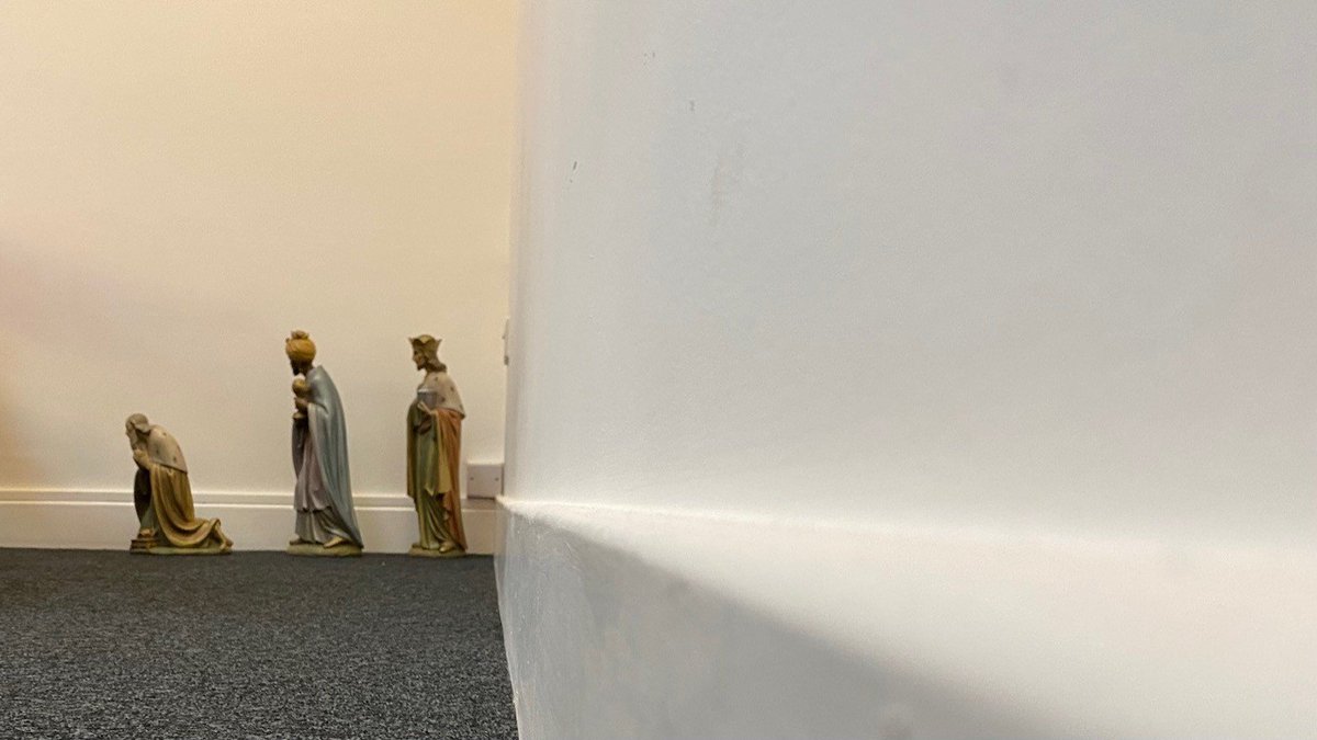 The Wise Men have begun their journey to the Nativity scene in the Chapel... #WiseMenWatch

Mae'r Doethion wedi cychwyn ar eu taith i olygfa'r Geni yn y Capel...