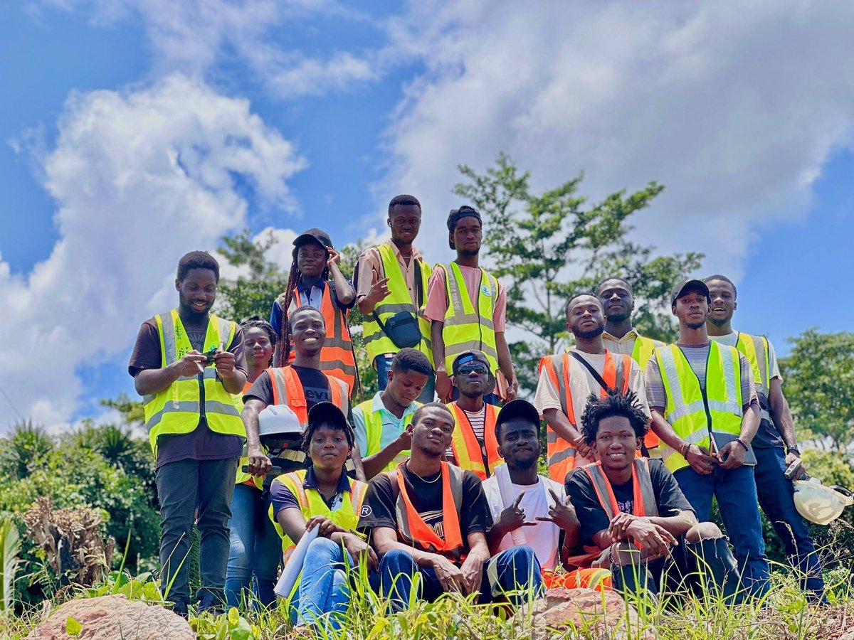 Kuamemyron13's tweet photo. Some where in the eastern region, where we had our first field mapping experience
#AdgesDecemberChallenge https://t.co/uE2MiC664r