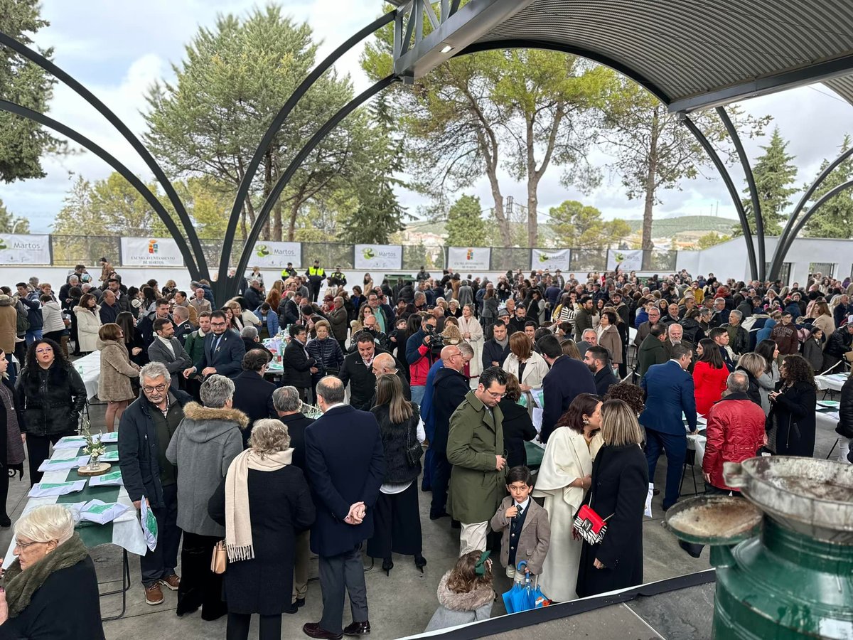 El 8 de diciembre, #Martos celebra la Fiesta de la Aceituna. 
Acércate a visitar la "Cuna del olivar", conoce la cultura del  aceite y degusta el tradicional hoyo aceitunero, en una ciudad histórica y patrimonial que te recibirá con los brazos abiertos.