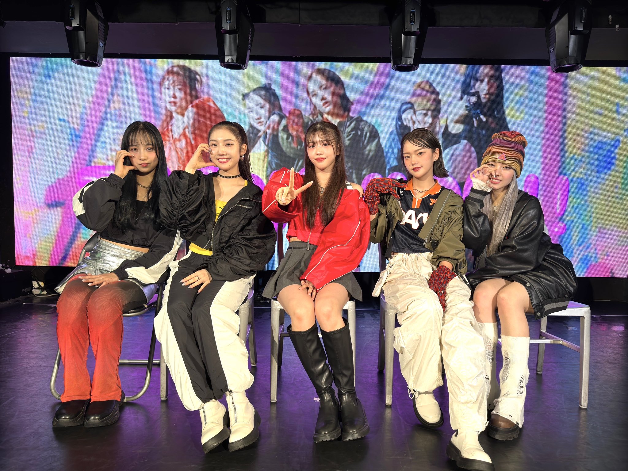 GeByfuAbgAAw5Su?format=jpg&name=large