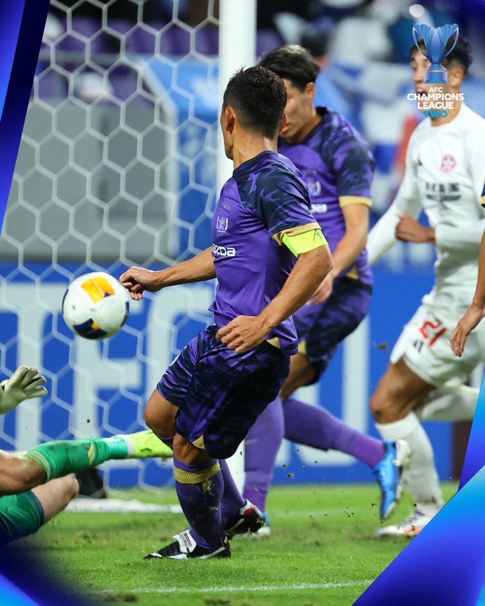 TheAFCCL_jp's tweet photo. 輝き続ける ✨

#青山敏弘 が決めた同点ゴールの瞬間 📸

#ACLTwo | #SFRvELL https://t.co/mP4EndSO2x