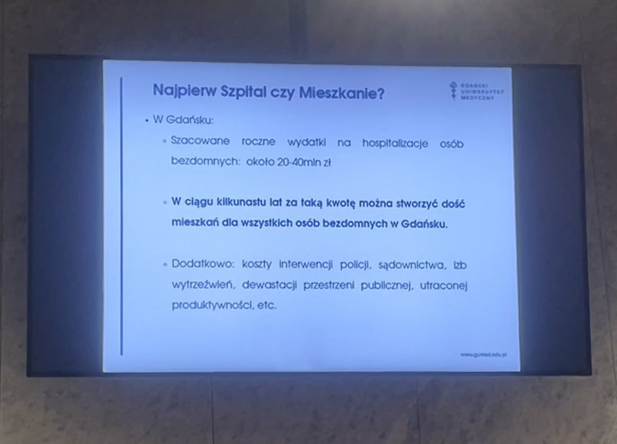 Trwa Parl. Zespół ds. zakończenia bezdomności – prelegent z <a href="/GUMedGdansk/">Gdański Uniwersytet Medyczny (GUMed)</a> dowodzi, że mieszkanie dla osób w kryzysie bezdomności działa jak leczenie (przykład – gruźlica). Bezdomność można zakończyć, z pożytkiem dla społeczeństwa i finansów publ. To kwestia decyzji politycznej.