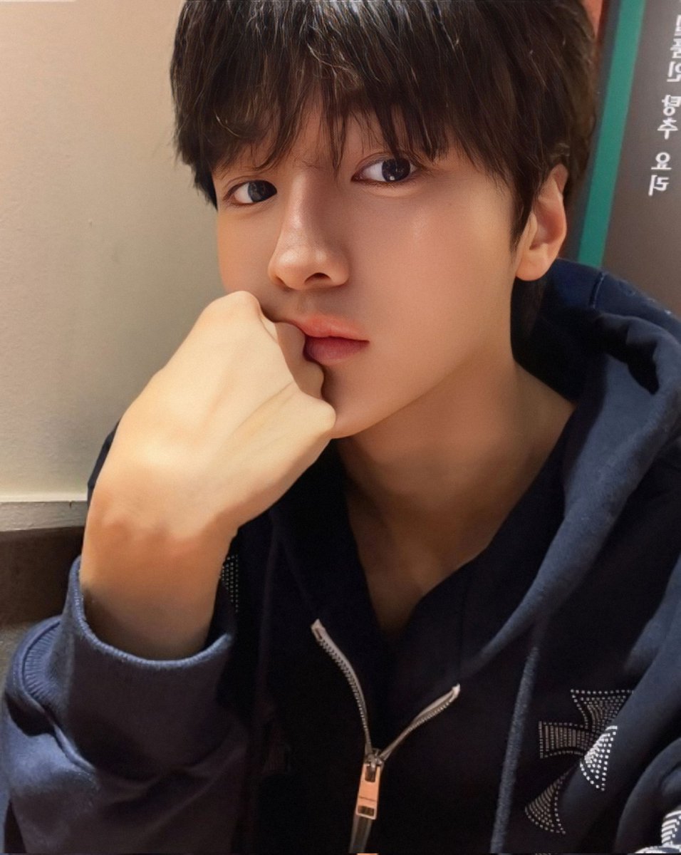 ruippin's tweet photo. Some people are God's favorite,  ask Cha Junho and his perfect face (and voice) https://t.co/qaQK3EHV3p