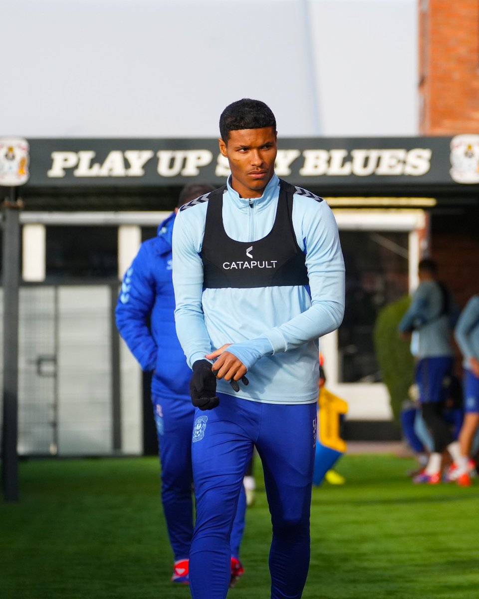 Coventry_City's tweet photo. Thursday AM training. 🌄 https://t.co/7McXwTFjRF