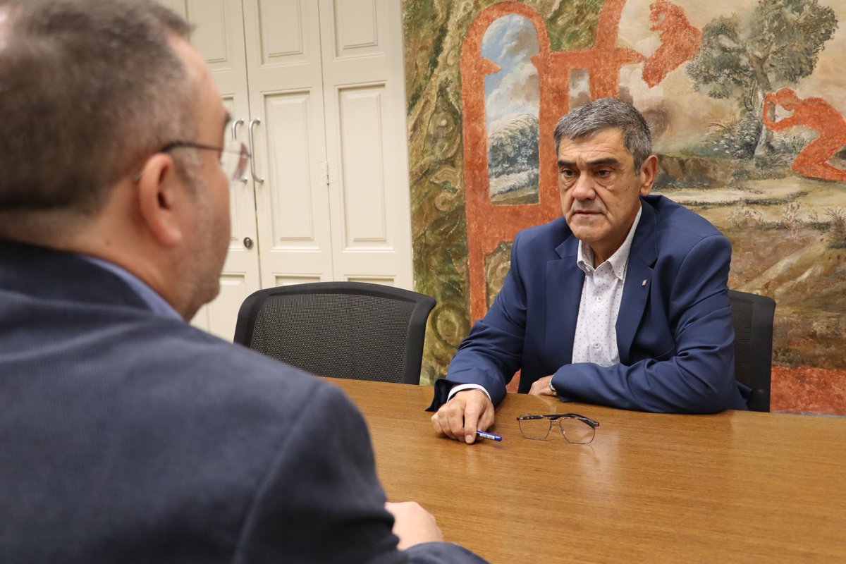 Delegació del Govern a les Terres de l'Ebre (@govterresebre) on Twitter photo 📸 El #delegat <a href="/castorgonell/">Joan Castor Gonell</a> es reuneix amb el nou director dels Serveis Territorials de <a href="/cultura_cat/">Cultura</a> a les #TerresdelEbre, Manel Zaera (<a href="/manelzaera/">Manel Zaera 🎗</a>) 📸 El #delegat <a href="/castorgonell/">Joan Castor Gonell</a> es reuneix amb el nou director dels Serveis Territorials de <a href="/cultura_cat/">Cultura</a> a les #TerresdelEbre, Manel Zaera (<a href="/manelzaera/">Manel Zaera 🎗</a>)