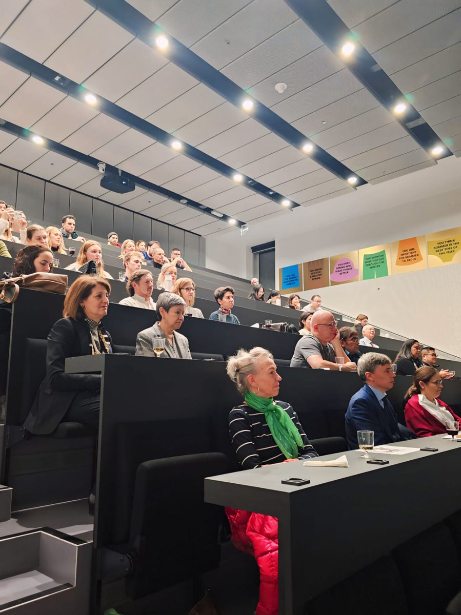 Agradecemos la participación en la proyección de la película "Mi Mejor Enemigo" organizada por las Embajadas de Chile y Argentina en colaboración con ILAS de la Universidad de Copenhague. Evento en conmemoración de los 40 años del Tratado de Paz y Amistad entre ambos países.