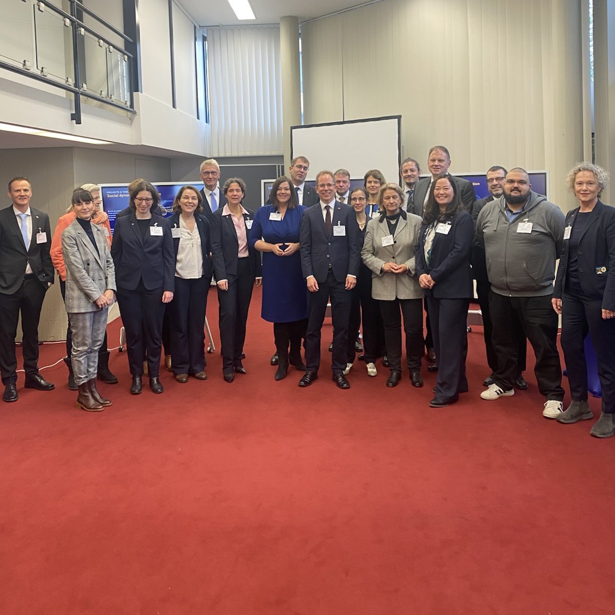 Wissenschaft, Forschung, Gleichstellung & Bezirke (@hh_bwfgb) on Twitter photo Bewerbung für die nächste Förderrunde der #Exzellenzstrategie: <a href="/fegebanks/">Katharina Fegebank</a> war heute bei der Begutachtung des Exzellenzclusters Climate, Climate Change, and Society (CLICCS) der <a href="/unihh/">Universität Hamburg</a> dabei. Im Mai 2025 gibt es die Ergebnisse. Die Daumen sind gedrückt! 🤞 Bewerbung für die nächste Förderrunde der #Exzellenzstrategie: <a href="/fegebanks/">Katharina Fegebank</a> war heute bei der Begutachtung des Exzellenzclusters Climate, Climate Change, and Society (CLICCS) der <a href="/unihh/">Universität Hamburg</a> dabei. Im Mai 2025 gibt es die Ergebnisse. Die Daumen sind gedrückt! 🤞