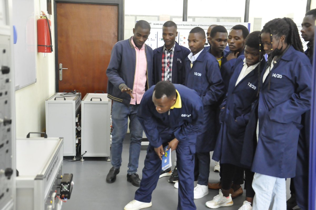Tumba_College's tweet photo. On December 5th, 2024, trainees @RwandaPolytec-Tumba College Musanze Satellite Center, enrolled in the IGIRE program,which runs for six months at Musanze Satellite center in Electronic Device Maintenance &amp; Repair,conducted a study visit @Tumba_College. @RwandaYouth @BPRbankrw https://t.co/t0576z4OkW