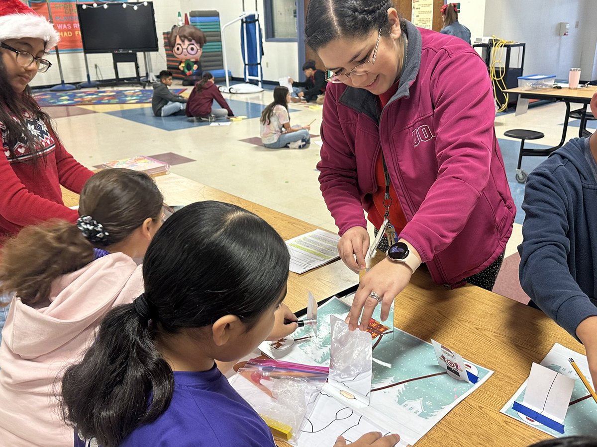 Science palooza in full swing at <a href="/CastanedaElem/">@CastanedaCavaliers</a> this morning 🦌❤️