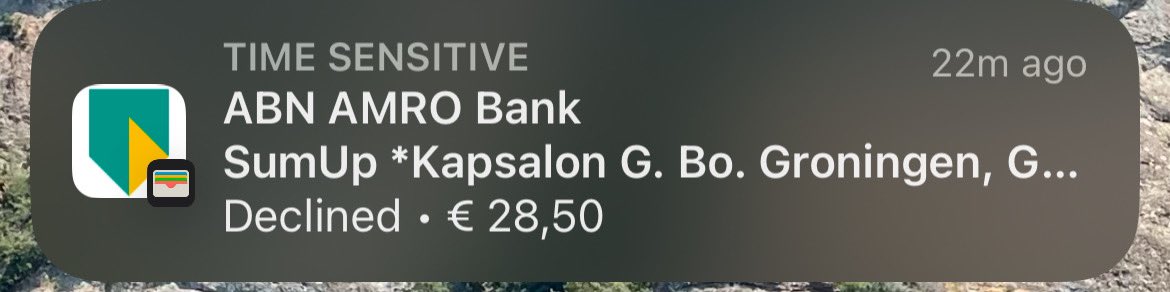 Ymmitter's tweet photo. Pas geweigerd bij de kapper nu gaat hij mijn haar terug plakken https://t.co/dfAusV1elm