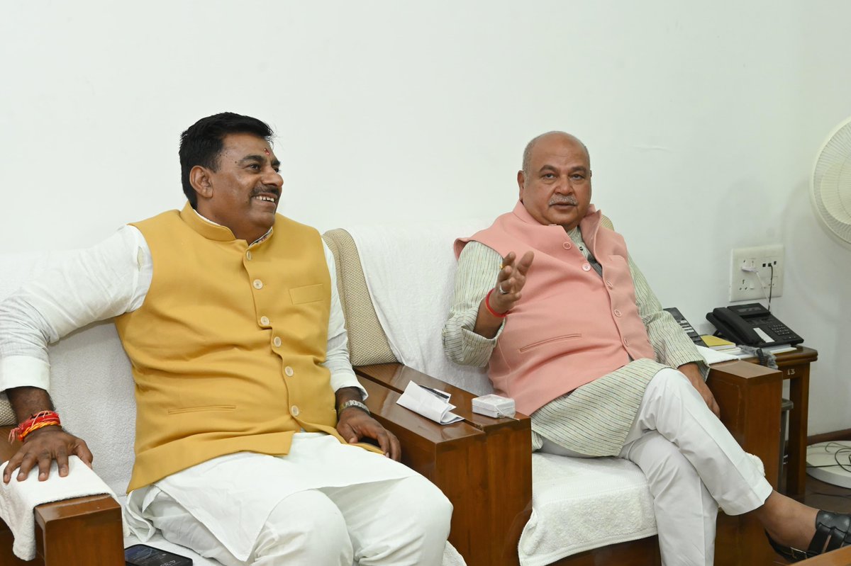 rameshwar4111's tweet photo. माननीय विधानसभा अध्यक्ष श्री नरेन्द्र सिंह तोमर जी से आज मध्यप्रदेश विधानसभा भवन में सौजन्य भेंट हुई।

@nstomar
#RameshwarSharma https://t.co/pqDERRVFqH