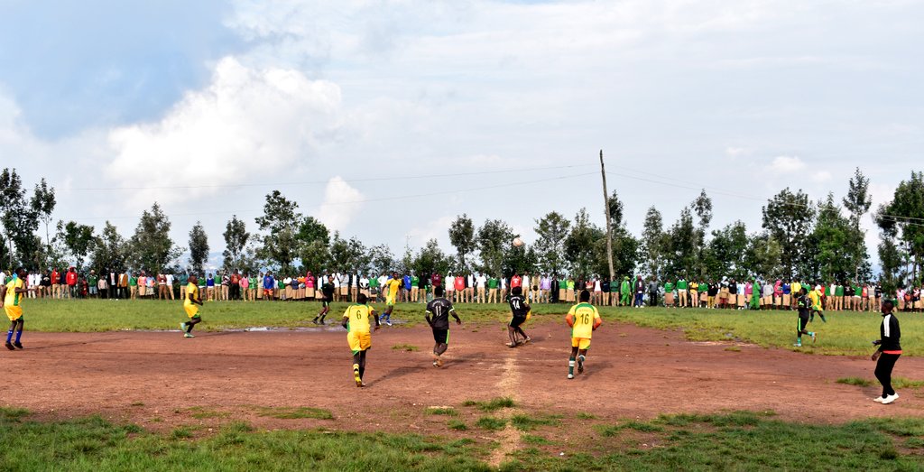 rulindodistrict's tweet image. Iki gicamunsi, imikino yo kurwanya ruswa n'akarengane muri @rulindodistrict yakomeje, harimo gukina Umurenge wa #Kisaro n'uwa #Buyoga. 𝐃𝐮𝐟𝐚𝐭𝐚𝐧𝐲𝐞 𝐧'𝐮𝐫𝐮𝐛𝐲𝐢𝐫𝐮𝐤𝐨 𝐤𝐮𝐫𝐰𝐚𝐧𝐲𝐚 𝐫𝐮𝐬𝐰𝐚: 𝐝𝐮𝐭𝐞𝐠𝐮𝐫𝐞 𝐢𝐧𝐲𝐚𝐧𝐠𝐚𝐦𝐮𝐠𝐚𝐲𝐨 𝐳'𝐞𝐣𝐨 𝐡𝐚𝐳𝐚𝐳𝐚.
