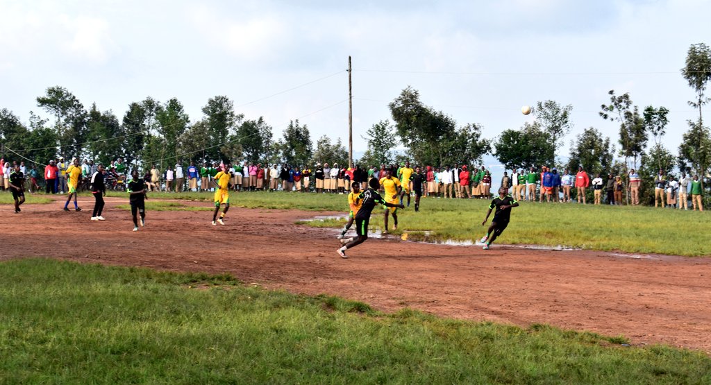 rulindodistrict's tweet image. Iki gicamunsi, imikino yo kurwanya ruswa n'akarengane muri @rulindodistrict yakomeje, harimo gukina Umurenge wa #Kisaro n'uwa #Buyoga. 𝐃𝐮𝐟𝐚𝐭𝐚𝐧𝐲𝐞 𝐧'𝐮𝐫𝐮𝐛𝐲𝐢𝐫𝐮𝐤𝐨 𝐤𝐮𝐫𝐰𝐚𝐧𝐲𝐚 𝐫𝐮𝐬𝐰𝐚: 𝐝𝐮𝐭𝐞𝐠𝐮𝐫𝐞 𝐢𝐧𝐲𝐚𝐧𝐠𝐚𝐦𝐮𝐠𝐚𝐲𝐨 𝐳'𝐞𝐣𝐨 𝐡𝐚𝐳𝐚𝐳𝐚.