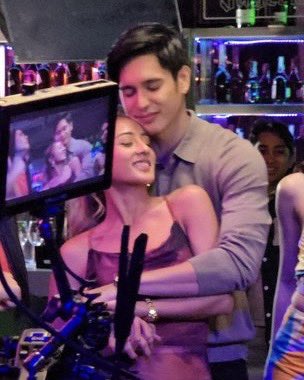 leaning their heads to each other with both hands intertwined im losing my mind 

COMEBACK ERA NG ELVI

#CITWWhatAreWe
#HyGab | #ChasingInTheWild 
#HyacinthCallado | #GabLagman