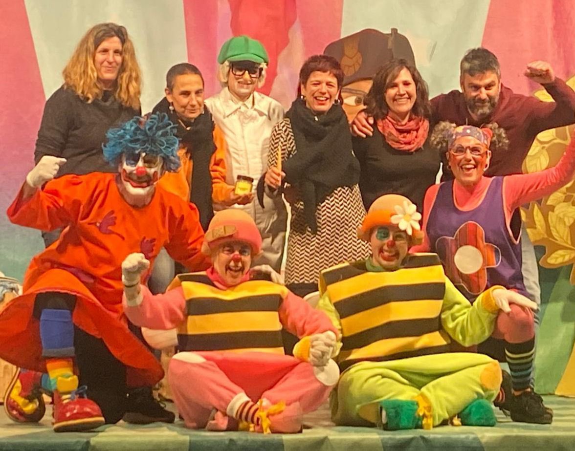 Euskararen Eguna Nafarroarena ere bada eta Irurtzunen ospatzea eta aldarrikatzea da urteroko gure plana! 
Aizpea Euskara Taldearen eskutik ehunka lagunekin, euskararen taupadaz sentitu, pentsatu eta ekin!