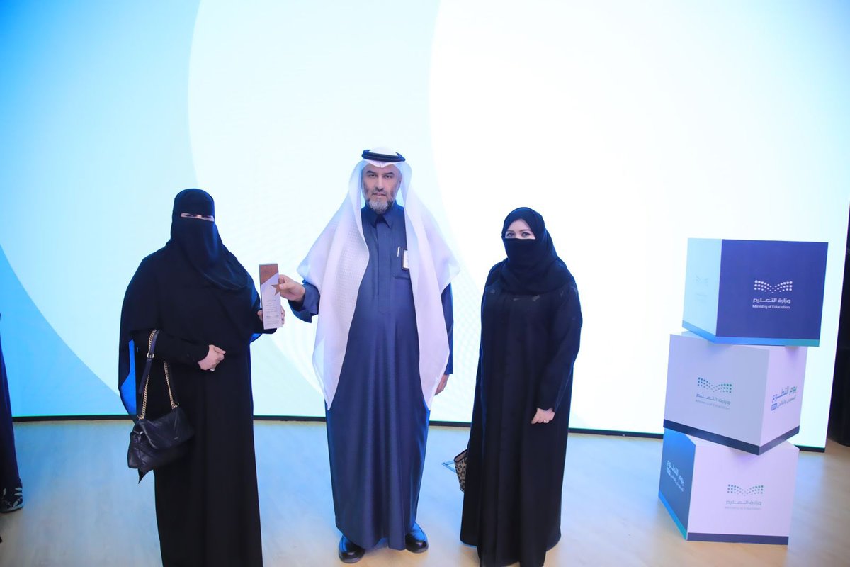 مدير عام #تعليم_مكة المكرمة يثمن جهود قسم المسؤولية المجتمعية والعمل التطوعي بعد تكريم الإدارة من معالي وزير التعليم.
#اليوم_السعودي_والعالمي_للتطوع