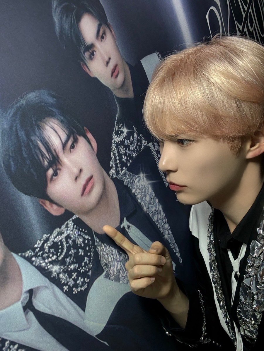 ZB1_official's tweet photo. _💌

제로즈~🌹
Timeless world 잘 봤나요?
여러분들과 멤버들 덕분에 단독 콘서트까지 해서 너무나도 행복했던 시간이었어요 :)
함께한 시간들 온몸으로 잘 간직하고 
또 일상생활을 하며 나아가는 데 있어 
큰 힘이 되었으면 좋겠어요!

앞으로도 다양하게 멋있을 우리의 모습을 기대하며 다음에 만나요💌

#SUNGHANBIN #성한빈
#ZEROBASEONE #ZB1 #제로베이스원