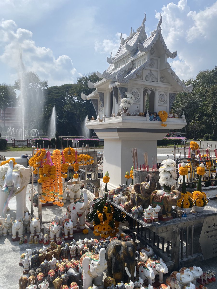sweet_cuppy's tweet photo. ใครอยากอยู่มช. หรือมออื่นวันนี้ไปไหว้ศาลช้างมา ขอให้เด็ก68ทุกคนคนโชคดี มหาลัยรอรอรับคุณแล้ว และขอให้มีข่าวดีพร้อมๆกันทั่วประเทศ
#เลื่อนสอบทั่วประเทศ https://t.co/TLOtAECS7N