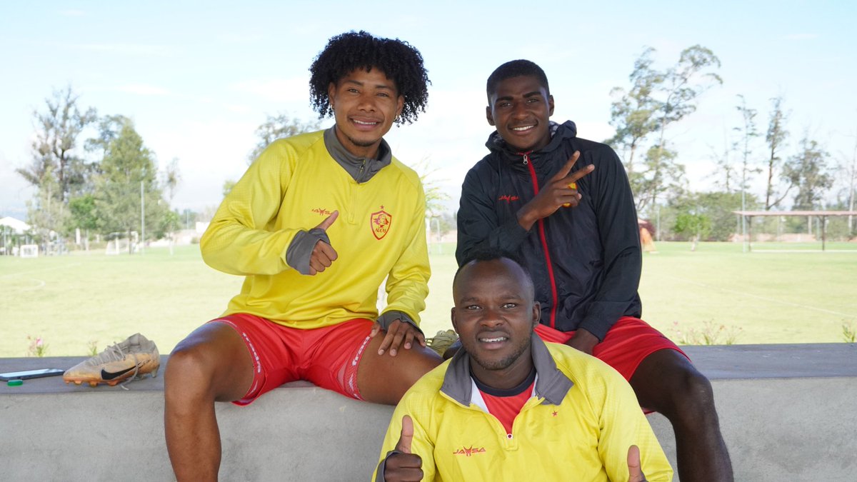 Aucas45's tweet photo. 😃⚽️ Hasta el final con alegría 😃⚽️
#VamosAucas
#Final2024
🟡🔴🔝🤙✌️ https://t.co/KnGGihvK14