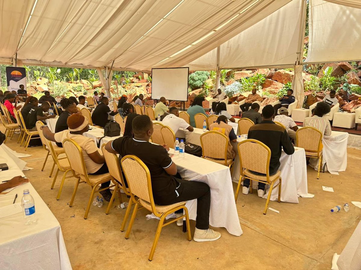 youth_gate's tweet photo. Expert panel discussion on actionable solutions for socio-economic empowerment of Young key populations  to reduce vulnerability to negative HIV and health outcomes. Economic empowerment for YKVPs takes center stage #YKPConferenceMoments   
#InclusiveApproach #LeaveNoOneBehind https://t.co/5szWY55Bcv