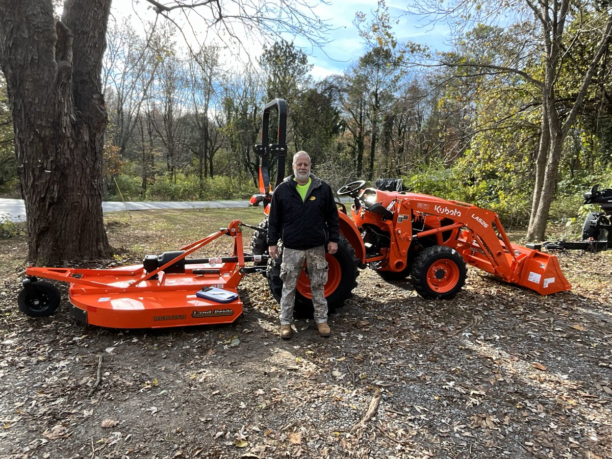MTC Blue Ridge enjoyed working with Jeff Duke on his Kubota L2502 tractor package purchase! Call or stop by your local MTC dealer to build your very own tractor package today! 

#KubotaCountry #KubotaTractors #MasonTractor #MTC