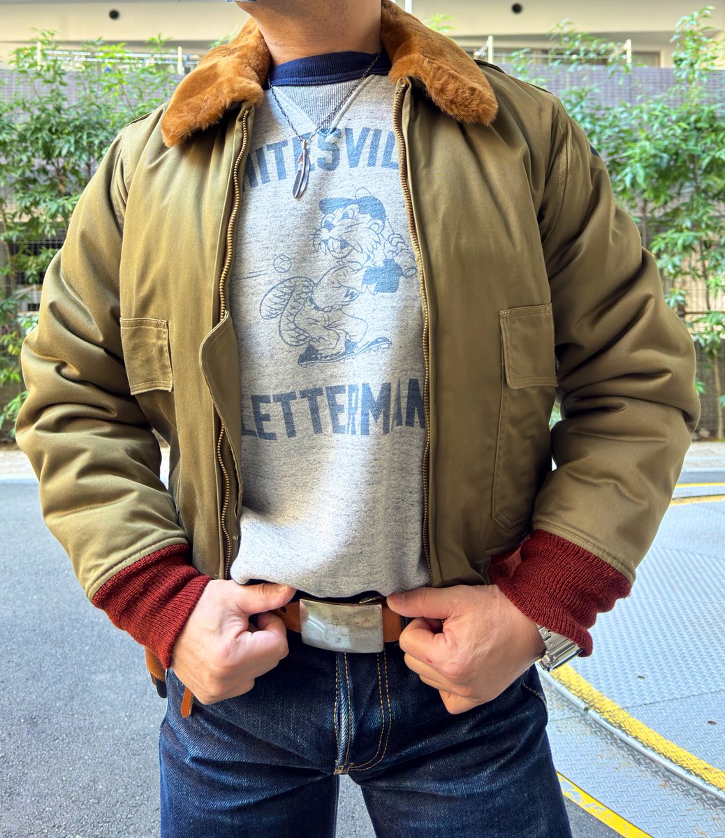 nojeans_nolife's tweet photo. ご無沙汰しております
夜のお仕事で日に当たらず🌙
俺らしく、闇に隠れて生きてます🪳
久々にジーンズ穿いたので
育っていないおヒゲを 今、あなたに👺👍
#buzzricksons
#whitesville
#ironheart
#redwing https://t.co/p9ufK5V3eR