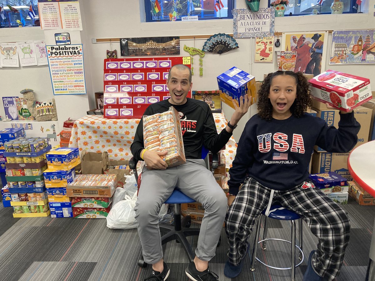 lincolnwoodsd74's tweet photo. Lincoln Hall collected 2,300+ cans during its fall food drive! 8th grader Katie B. was the top individual collector &amp; will get to pie a teacher at the next school assembly! 

Thank you, #SD74 students &amp; families for supporting @NilesTownship Food Pantry! #SD74Moments https://t.co/9jPwIugTbj