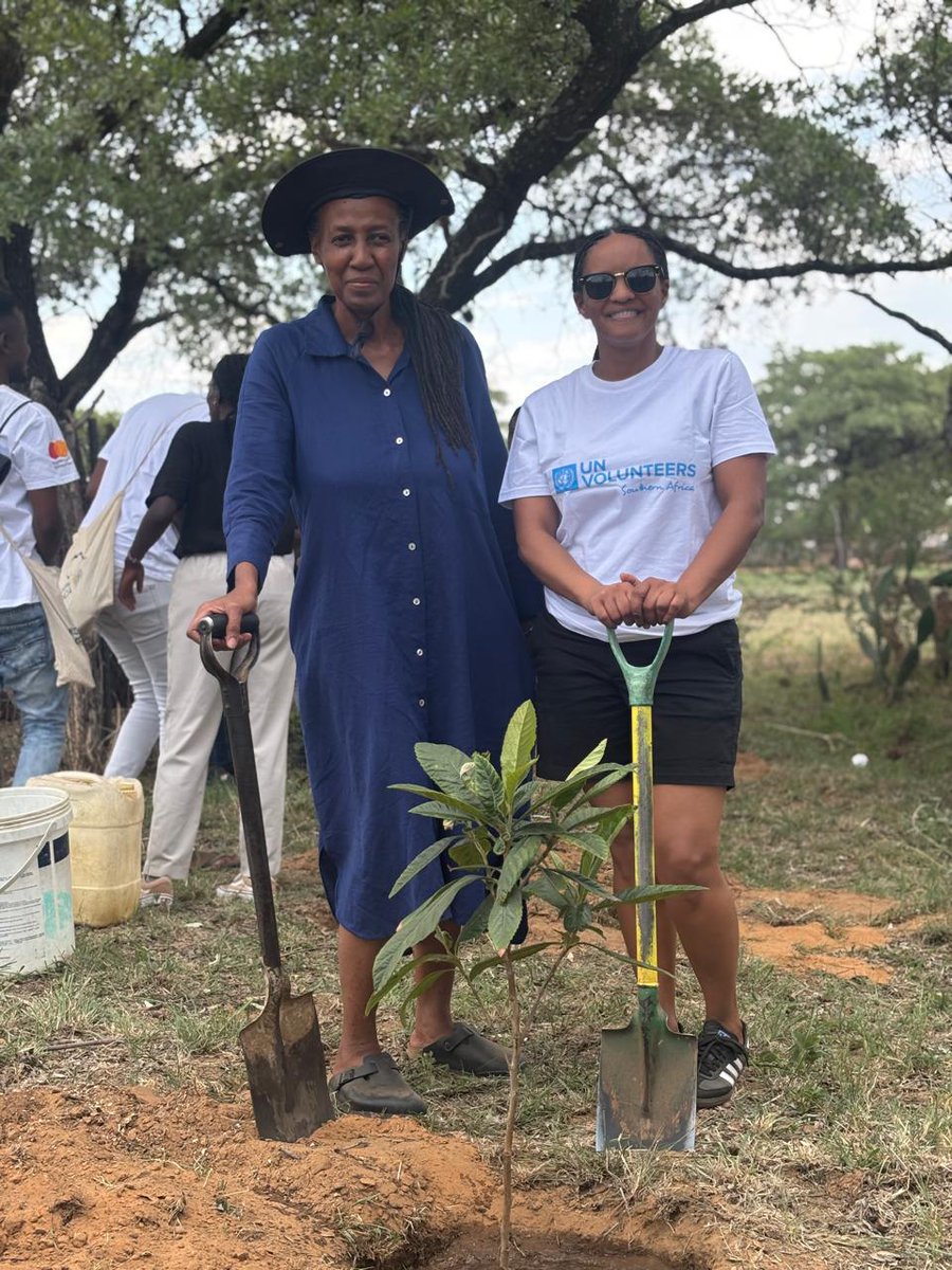 UNDPSouthAfrica's tweet photo. Progress begins with purpose.

Volunteers are the heartbeat of transformation—demonstrating remarkable adaptability and embracing innovative ways to serve communities worldwide. Their selfless actions remind us that the power to make a difference lies within us all.

#IVD2024 https://t.co/P63pu8SFV3