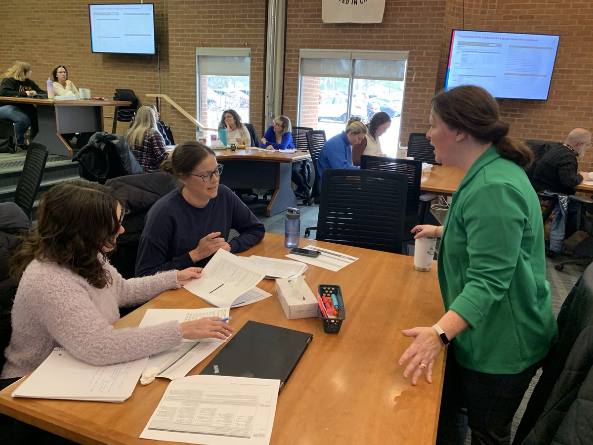 JackieGauthier_'s tweet photo. Lots of excitement as K-Gr 2 educators dig into strand B of the curriculum and focus on connections between decoding & encoding- vocabulary, morphology, conventions and more! #ALCDSBLiteracy @alcdsb #ReachingEveryReader https://t.co/LtztW4CG4J