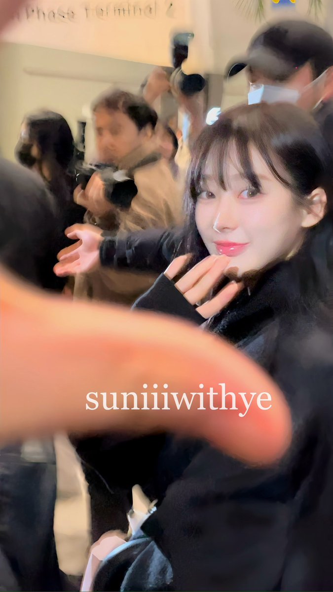 ulyeahs's tweet photo. of course this girl https://t.co/ny53IG8sjS